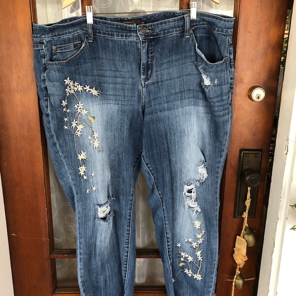 torrid Denim - Embroidered Flowers & Bee Torrid Distressed Boyfriend Jeans with Raw Hem 24w
